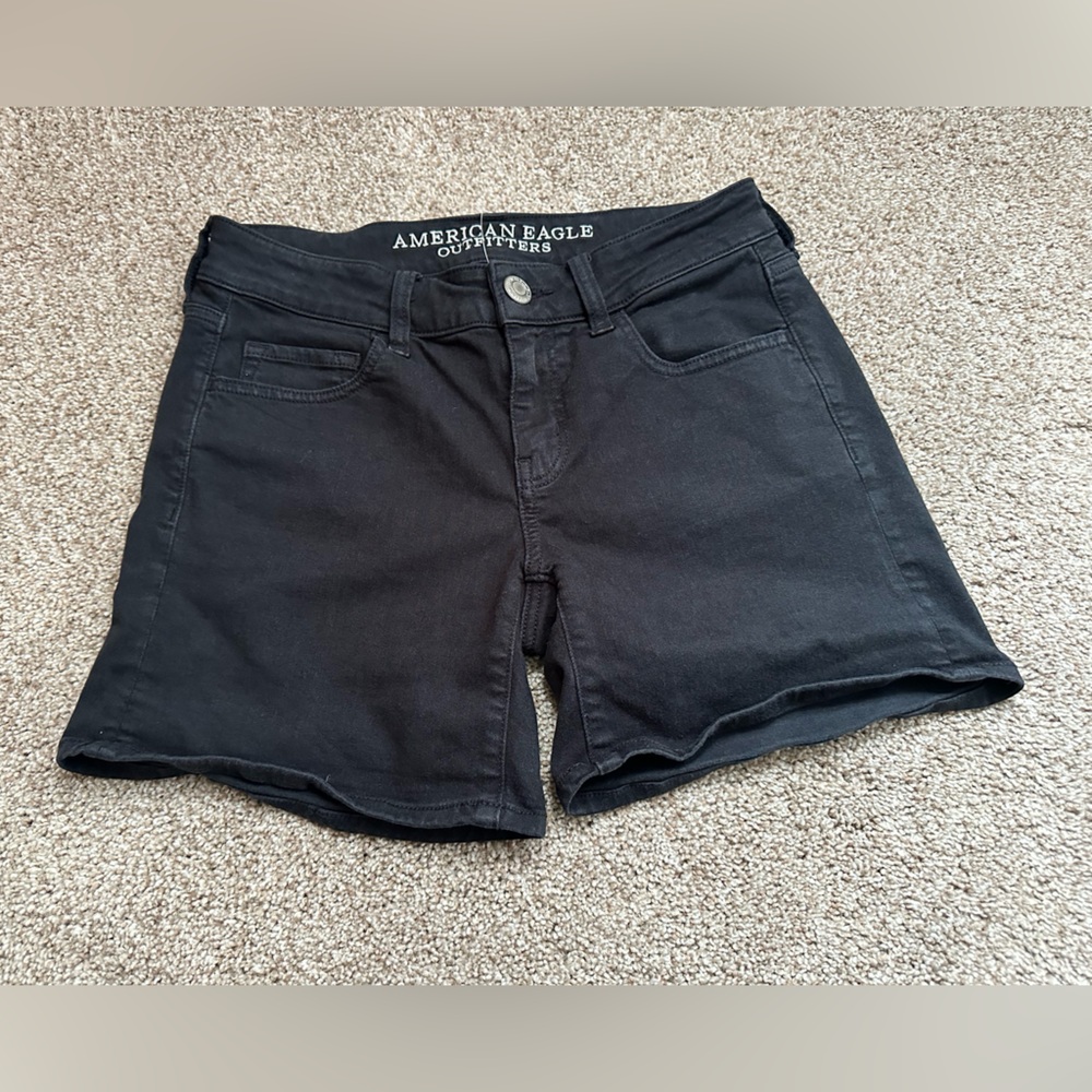 ❤️‍🔥2/$20❤️‍🔥 American Eagle Size 4 Black Jean Short- Midi Super Stretch